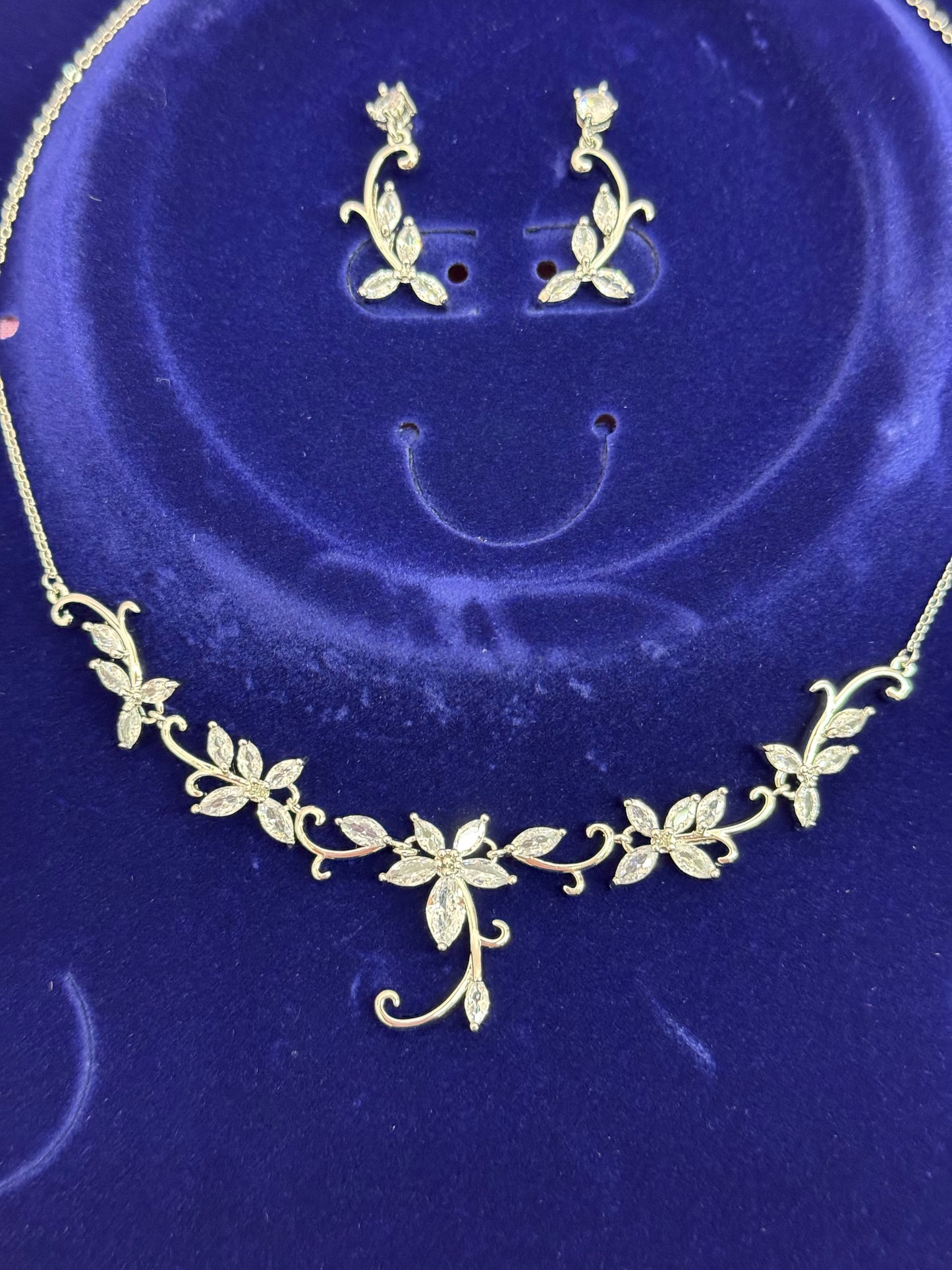 Lily necklace set