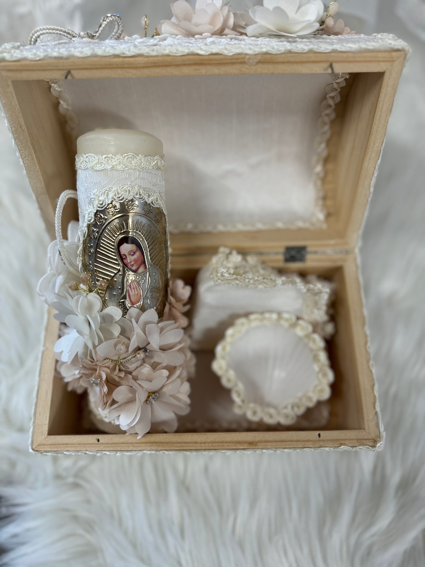 Virgencita flower baptism candle set